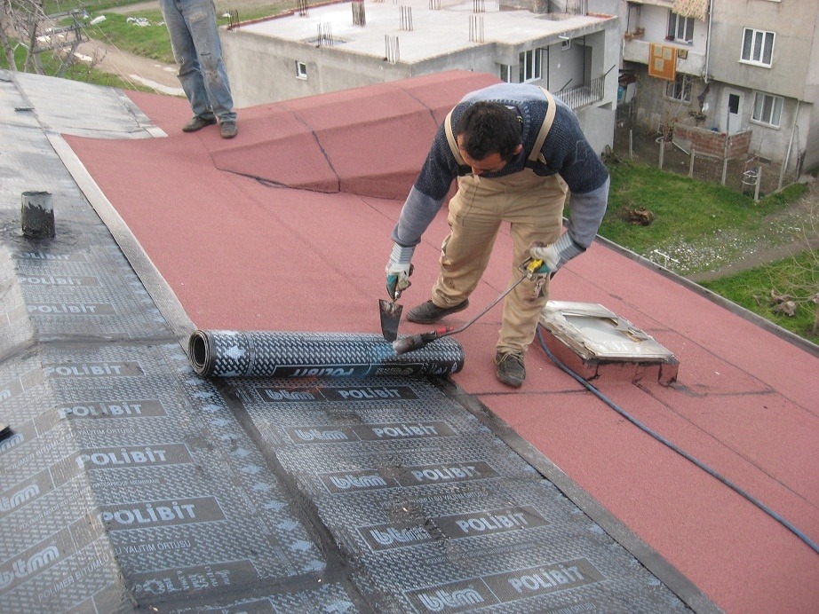 Bayraklı profesyonel kiremit Çatı – Membran cati örneği