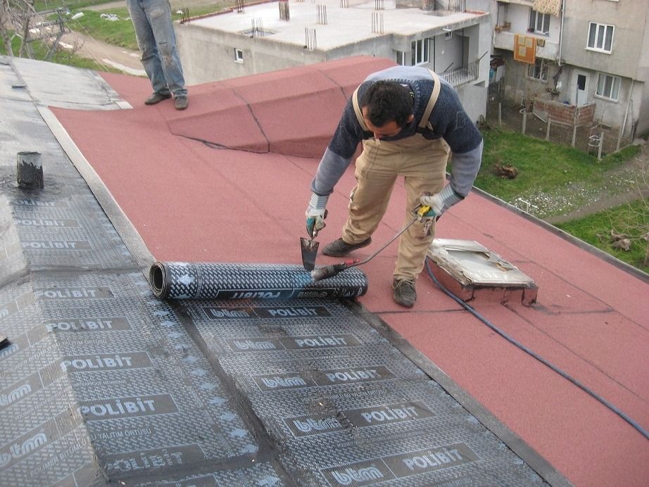 Bayraklı EPDM Kauçuk Çatı – düz çatıda arduvazlı bitümlü membran serimi